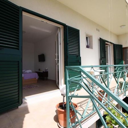 Privatna Soba Gita Apartment Sumartin Ngoại thất bức ảnh