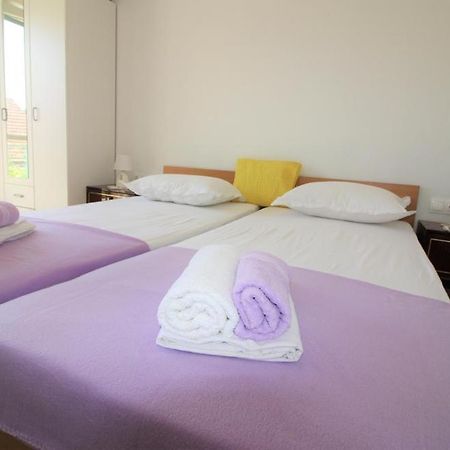 Privatna Soba Gita Apartment Sumartin Ngoại thất bức ảnh
