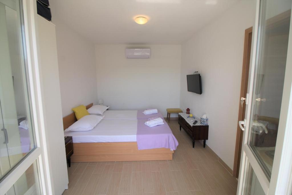 Privatna Soba Gita Apartment Sumartin Ngoại thất bức ảnh
