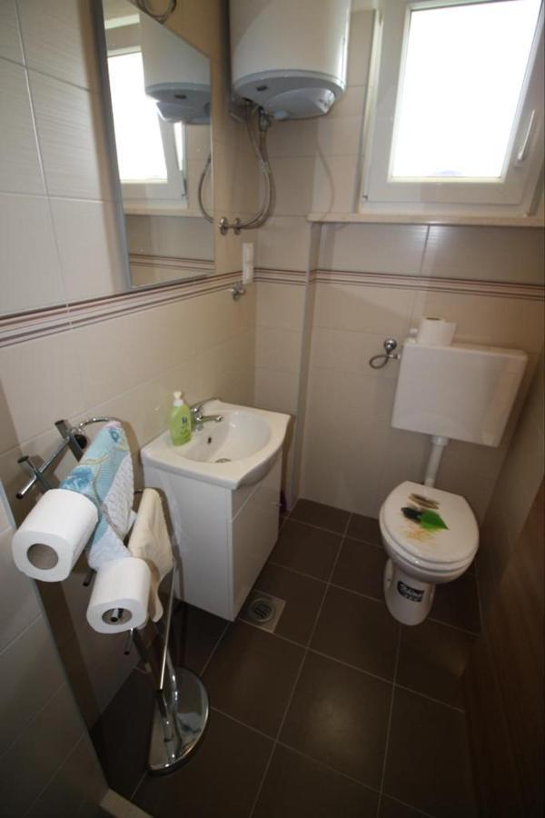 Privatna Soba Gita Apartment Sumartin Ngoại thất bức ảnh