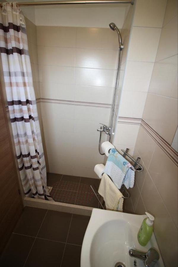 Privatna Soba Gita Apartment Sumartin Ngoại thất bức ảnh
